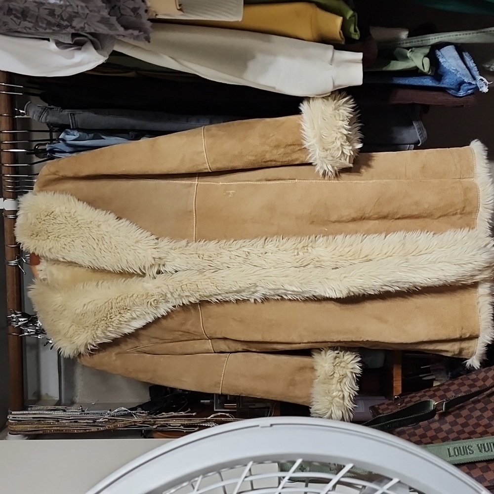 Vintage Wilsons Leather Long Coat W/ Faux Fur Trim. Medium woman's beige